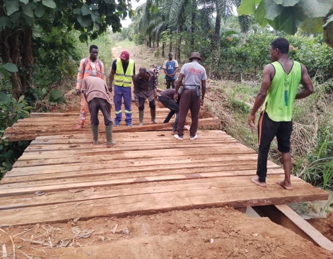 LE PONT DE TCHÉKOS : REVU ET CORRIGÉ.